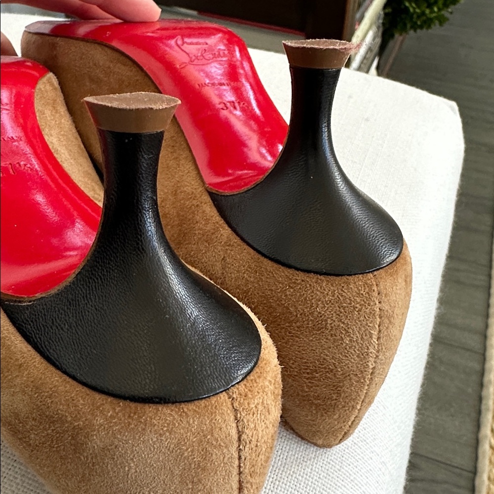 Christian Louboutin Brown Suede Bow Low Heel Pumps with Black Trim 37.5/8 - Picture 5 of 8